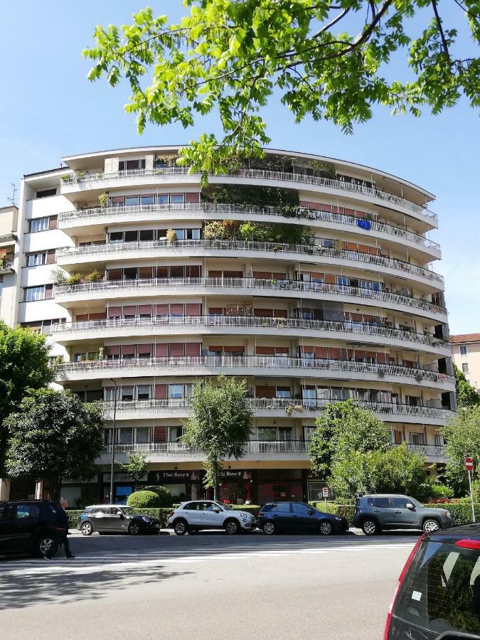 Clever House Милано Екстериор снимка